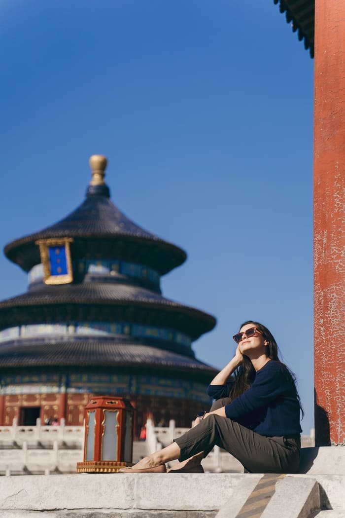 mujer de viaje en beijing